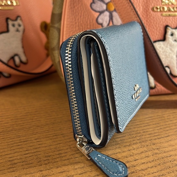 Coach Small Trifold Wallet
SV/Pacific Blue - Picture 4 of 16